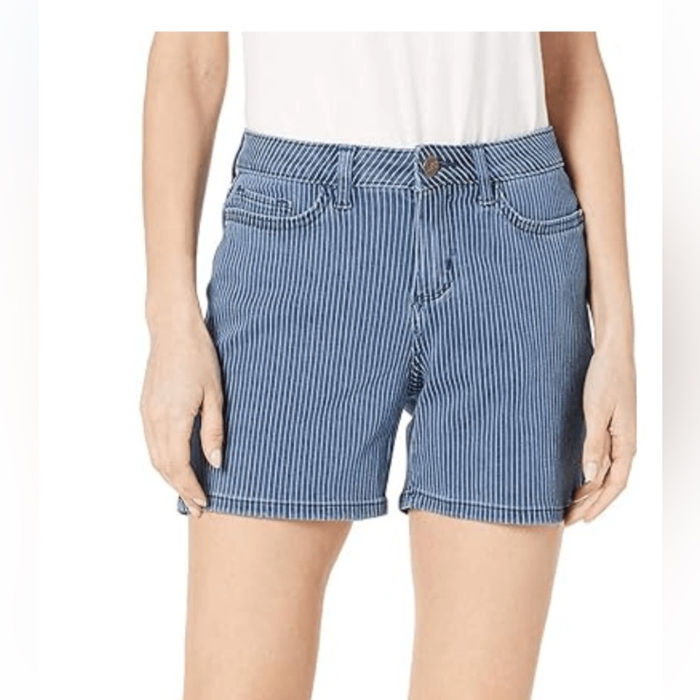 Lee 5” Shorts in Med Railroad. Sz 16